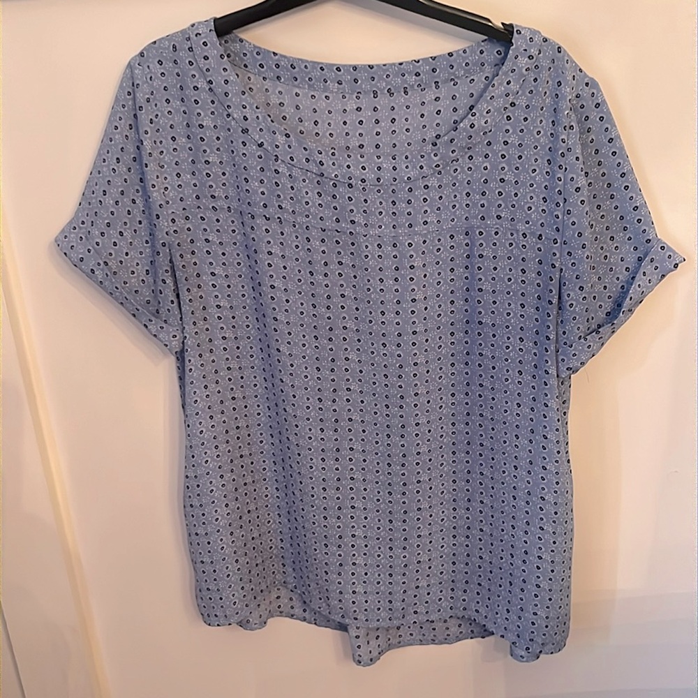 LOFT Short Sleeved Dusty Blue and White Patterned Blouse Size M